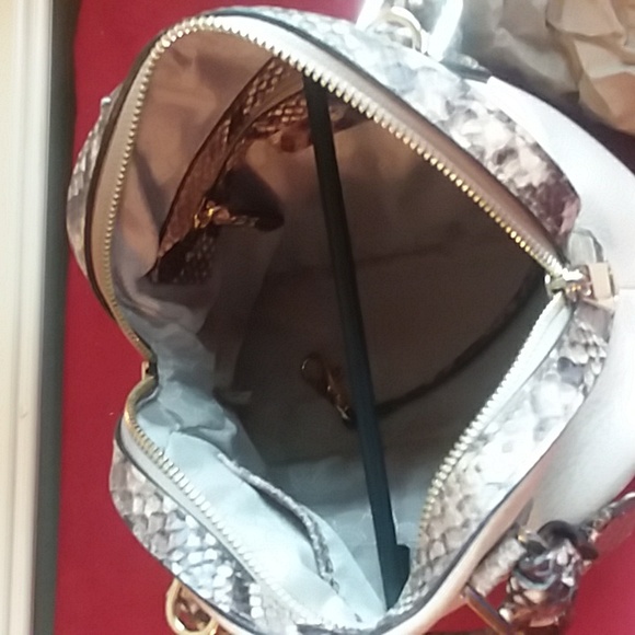 🎁  NEW  Michael Kors Smythe Leather Tan with Snake Design Bag/ Crossbody EC - Picture 8 of 11